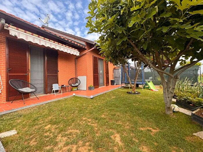 Casa con 5 locali in vendita in Strada Carlo Alberto, Valfenera