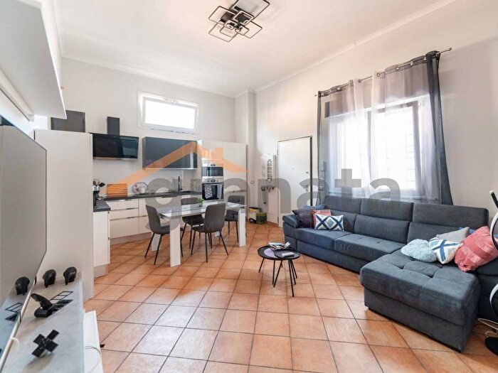Appartamento trilocale in affitto in Via Carugate, Ottavia, Roma