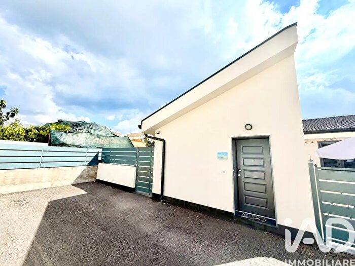 Casa trilocale in vendita in Via Miramare, Avola