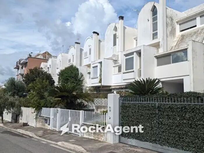 Casa con 5 locali in vendita in Latina