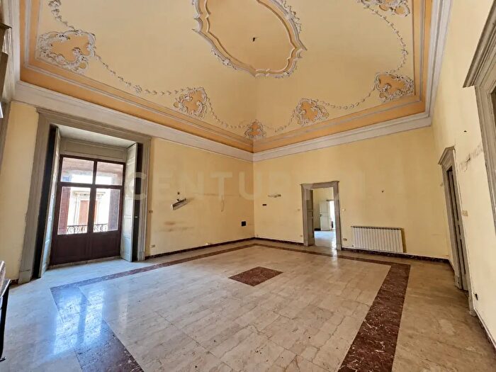 Appartamento con 18 locali in vendita in Via Plebiscito, Catania
