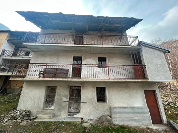 Casa trilocale in vendita in Località Comba, Locana