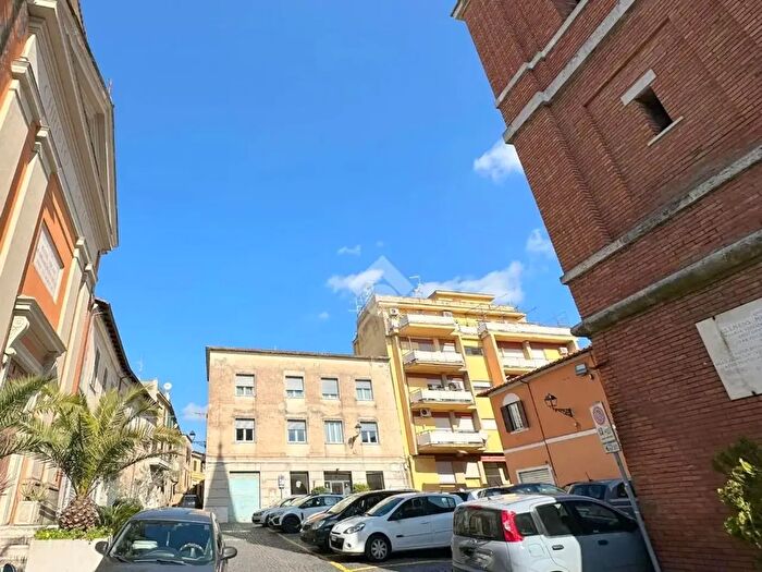 Appartamento trilocale in vendita in Piazza San Salvatore, Velletri