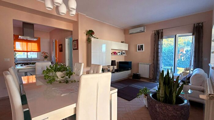 Casa con 7 locali in vendita in Via della Folaga, Siracusa