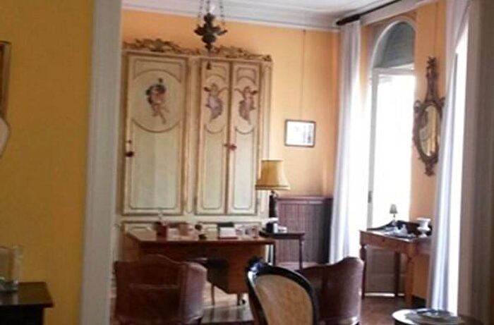 Appartamento con 6 locali in vendita in Piazza Antonio Fontanesi, Reggio Emilia