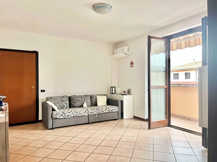 Appartamento trilocale in vendita in Via Marconi, Ceriano Laghetto