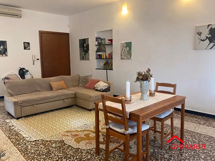 Appartamento con 5 locali in affitto in Vico Schiaffino, Genova