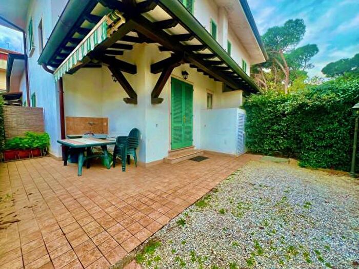 Casa con 6 locali in affitto in Forte Dei Marmi