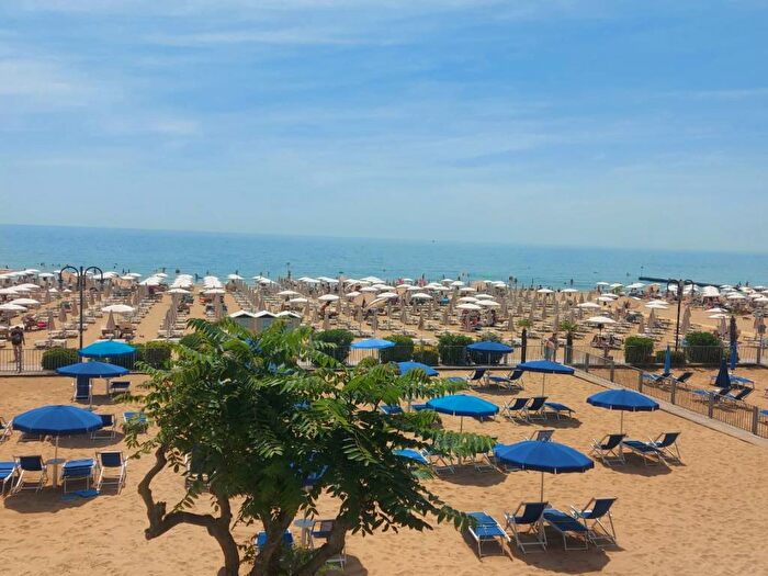 Appartamento con 6 locali in affitto in Via Zara, Lido Centro Ovest, Jesolo