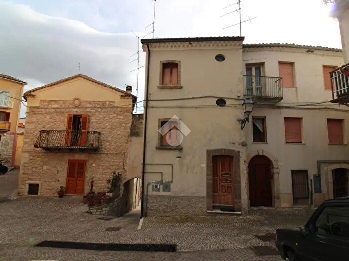 Casa quadrilocale in vendita in Largo Fontana, Mirabello Sannitico