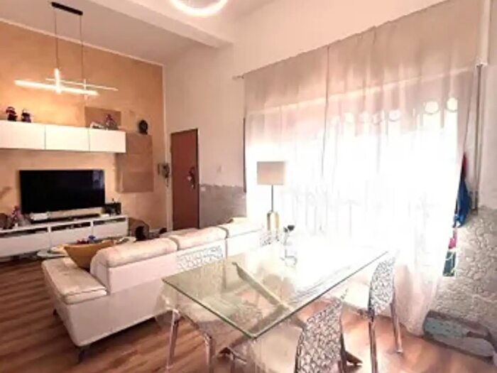 Appartamento trilocale in vendita in Via Giuliano Ricci, Livorno