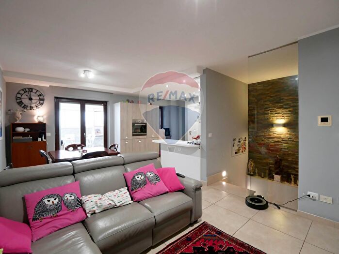 Appartamento con 5 locali in vendita in Via Papalia, Conversano