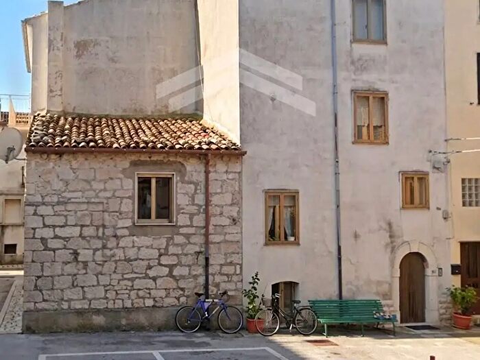 Casa quadrilocale in vendita in Largo Giuseppe Viglione, Petrella Tifernina