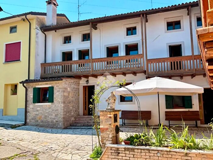 Casa quadrilocale in vendita in Via Tobero, Vittorio Veneto