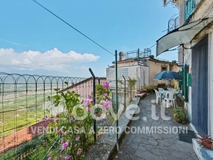 Appartamento con 5 locali in vendita in Piazza della Chiesa, Follo