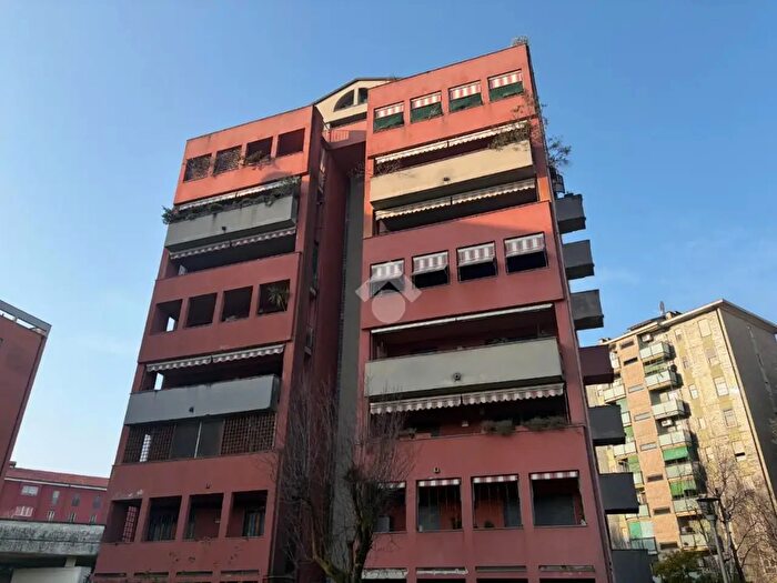 Appartamento con 5 locali in vendita in Via Cechov Antonio, Milano
