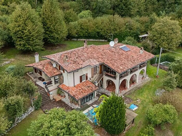 Casa con 6 locali in vendita in Via Maddalena di Sopra, Botticino