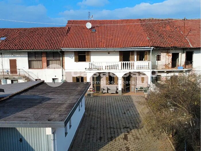 Casa con 9 locali in vendita in Via Canova Pogliani, Leini