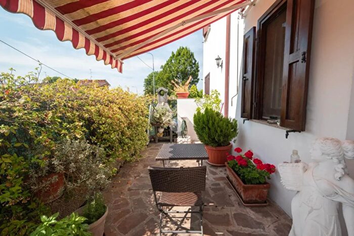 Casa quadrilocale in vendita in Via Lunga, Carpi