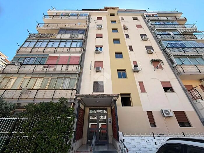 Appartamento trilocale in vendita in Via Rinaldo d'Aquino, Palermo