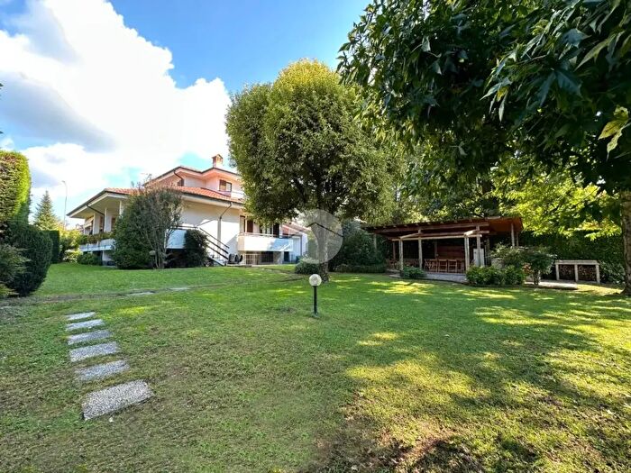 Casa quadrilocale in vendita in Via Gaetano Donizetti, Ronco Briantino