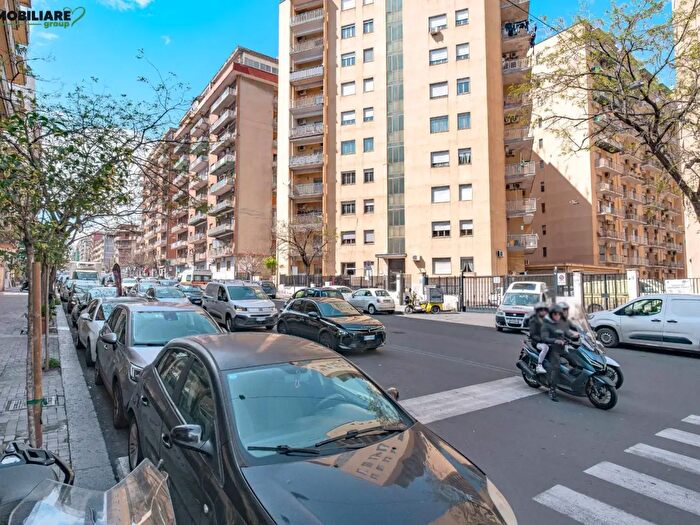 Appartamento trilocale in vendita in Viale Mario Rapisardi, Catania
