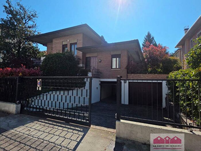 Casa con 6 locali in affitto in Via Magenta, San Bortolo, Vicenza