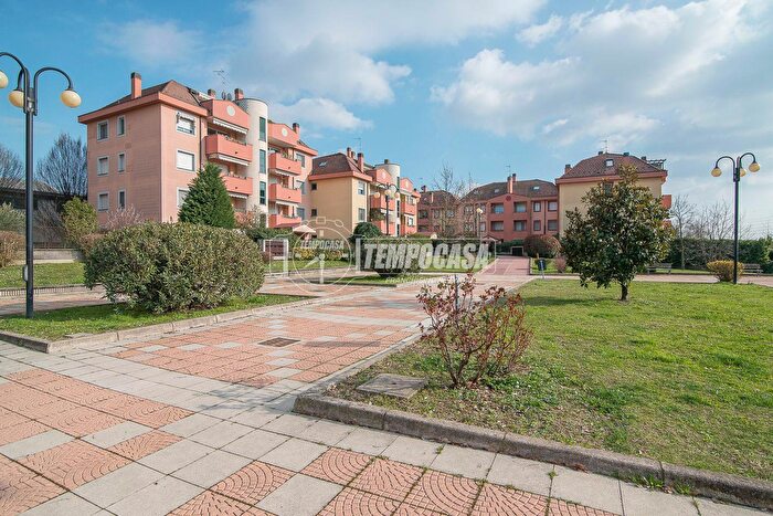 Appartamento quadrilocale in vendita in Via Vismara, Arese