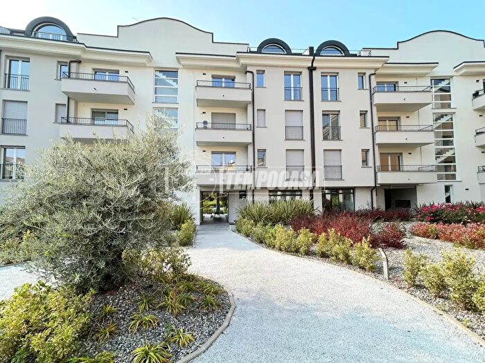 Appartamento trilocale in vendita in Via Tevere, Villa Guardia