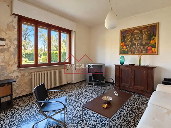 Casa con 6 locali in vendita in per Camaiore, Lucca