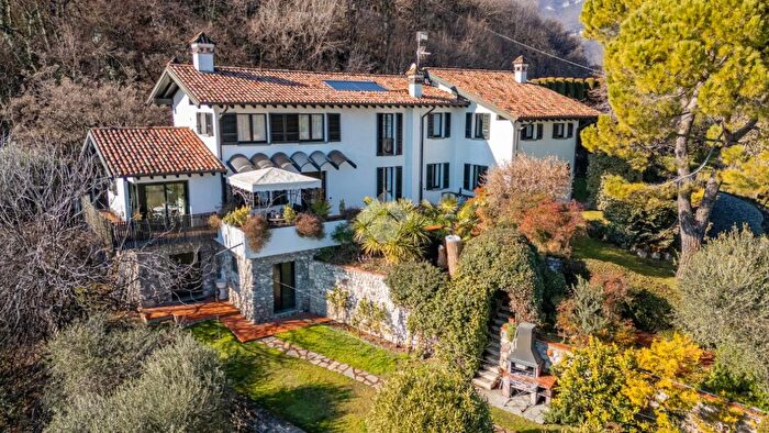 Casa con 6 locali in vendita in Via Europa, Salo