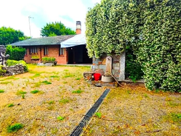 Casa quadrilocale in vendita in Via Giuseppe Parini, Carugo