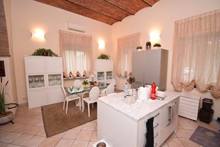 Appartamento con 5 locali in vendita in Via Versilia, Seravezza