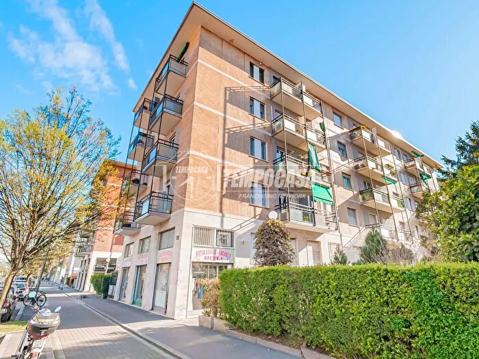 Appartamento trilocale in vendita in Via Mecenate, Milano