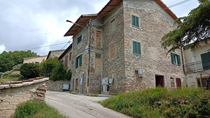 Casa con 10 locali in vendita in San Severino Marche