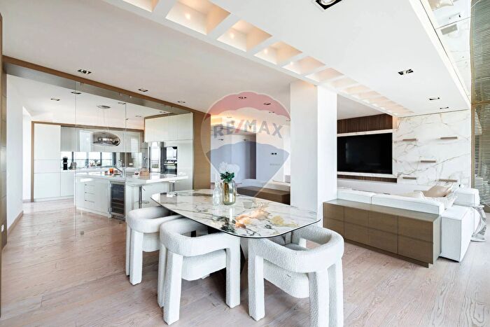 Appartamento con 5 locali in affitto in Viale Giorgio Ribotta, Roma