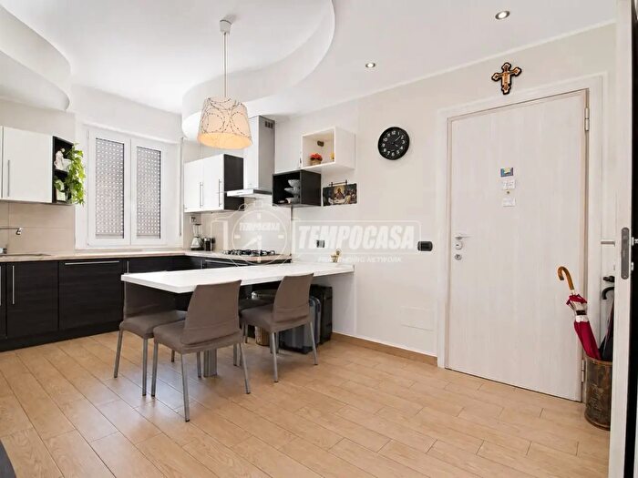Appartamento trilocale in vendita in Via Privata Val Maggia, Milano