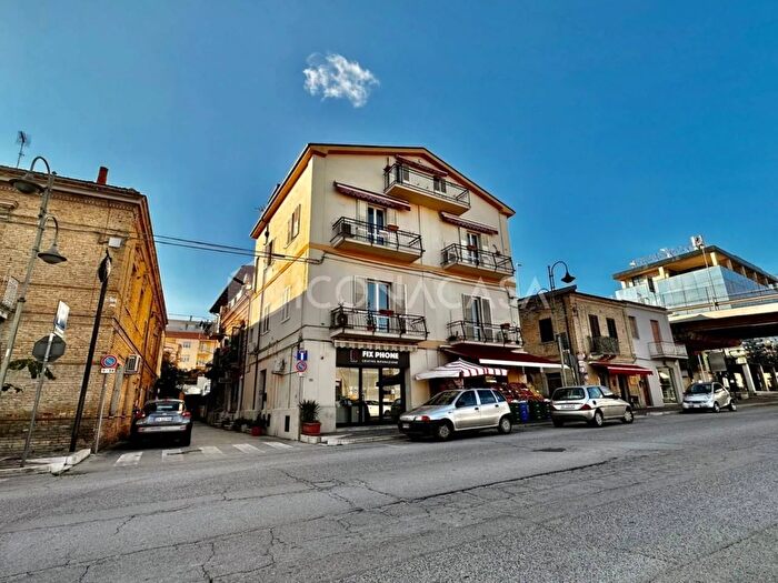 Appartamento con 6 locali in vendita in Via Taranto, Vasto