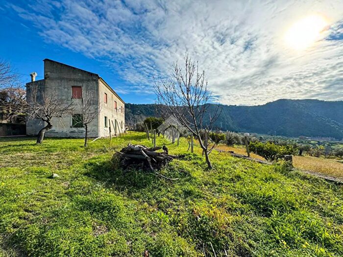 Casa con 7 locali in vendita in Contrada Gallo, Amantea
