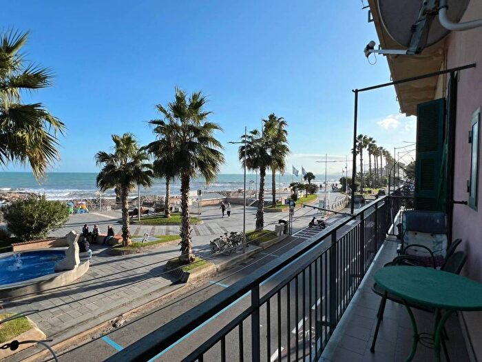 Appartamento quadrilocale in affitto in Via Giuseppe Firpo, Centro, Loano