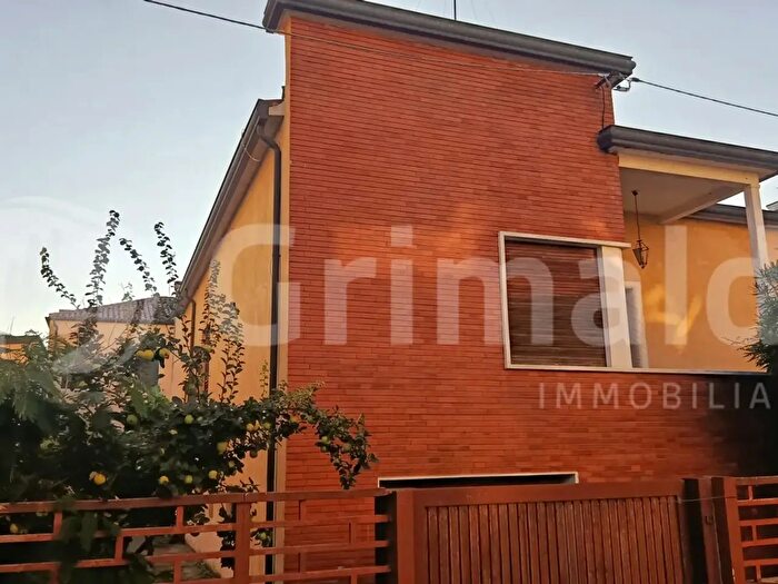 Casa con 7 locali in vendita in Via San Massimo, Padova