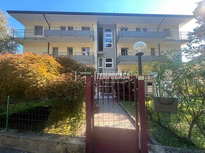 Appartamento quadrilocale in vendita in Via Roma, Albese Con Cassano