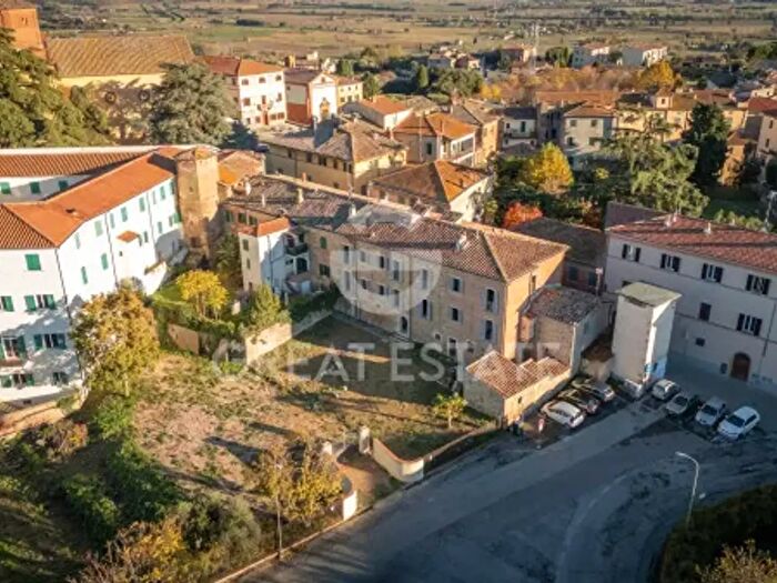 Casa con 6 locali in vendita in Via Umberto I, Sinalunga