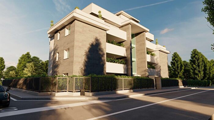 Appartamento quadrilocale in vendita in Via Adua, Meda