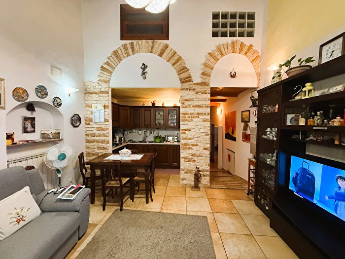 Appartamento quadrilocale in vendita in Via dei Bassi, Firenze