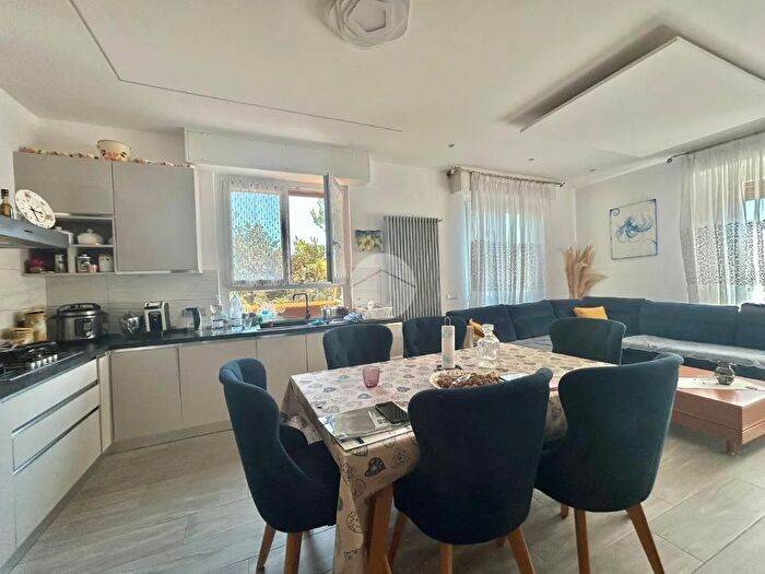 Appartamento con 5 locali in vendita in Via Filippo Turati, Savona