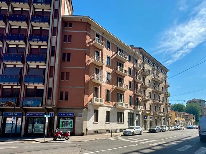 Appartamento quadrilocale in vendita in Via Luigi Cibrario, Torino