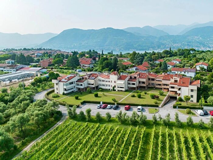 Appartamento trilocale in vendita in Via dei Pescatori, San Felice Del Benaco