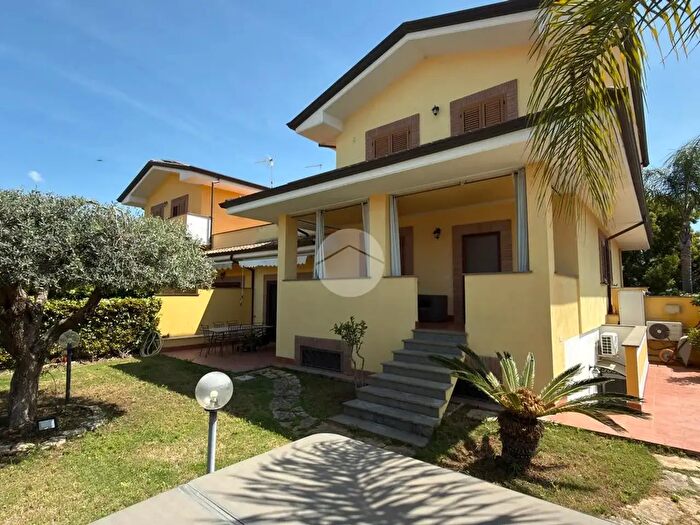 Casa con 6 locali in vendita in Via Nino Manfredi, Sabaudia