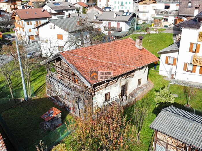 Casa con 5 locali in vendita in Località Torsas, La Valle Agordina